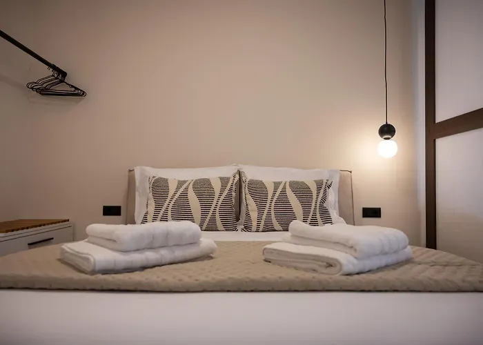 Chrysa\'S Deluxe Apt
