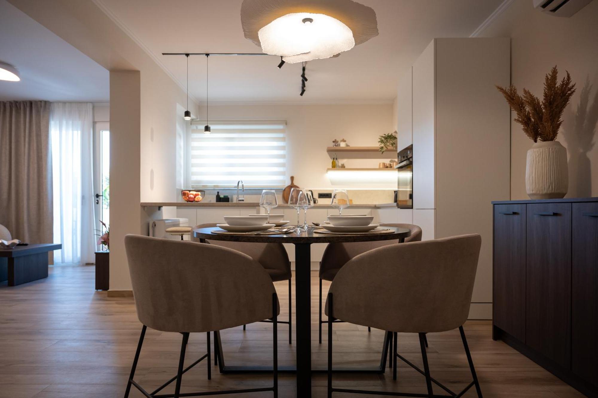 Chrysa's Deluxe Apartment