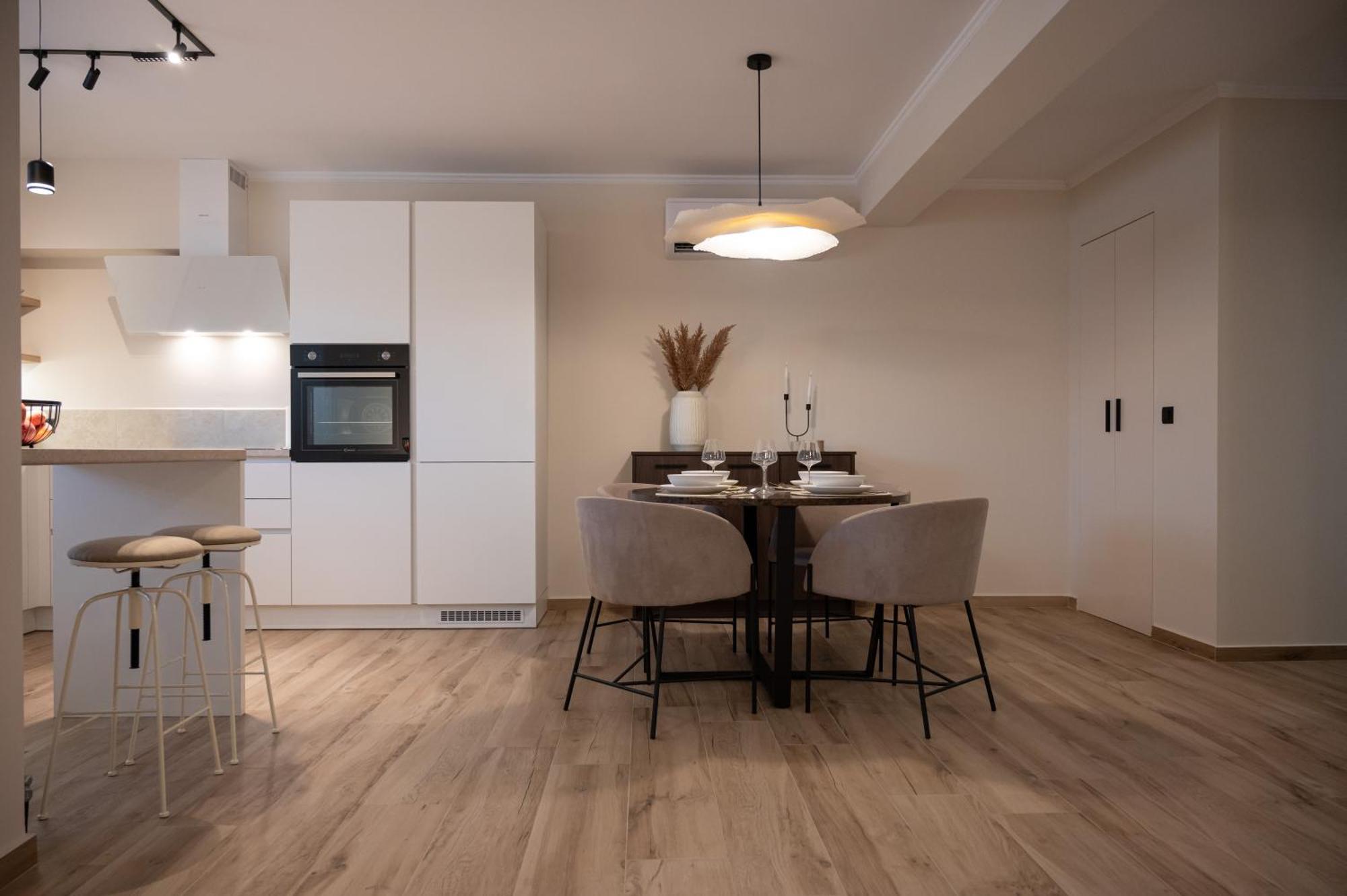 Chrysa's Deluxe Apartment